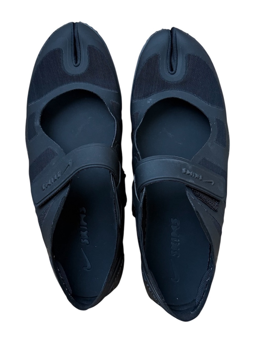 NikeSKIMS Rift Mesh split toe shoe - Picture 2 of 8